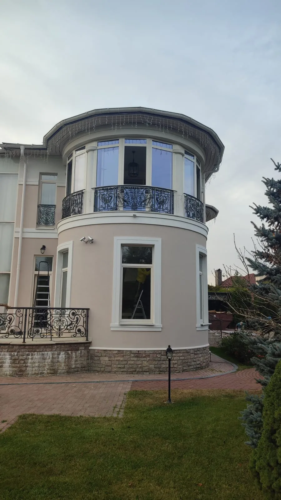 Тёплый балкон с круглыми колоннами 18 м², КП Риверсайд — фото 2